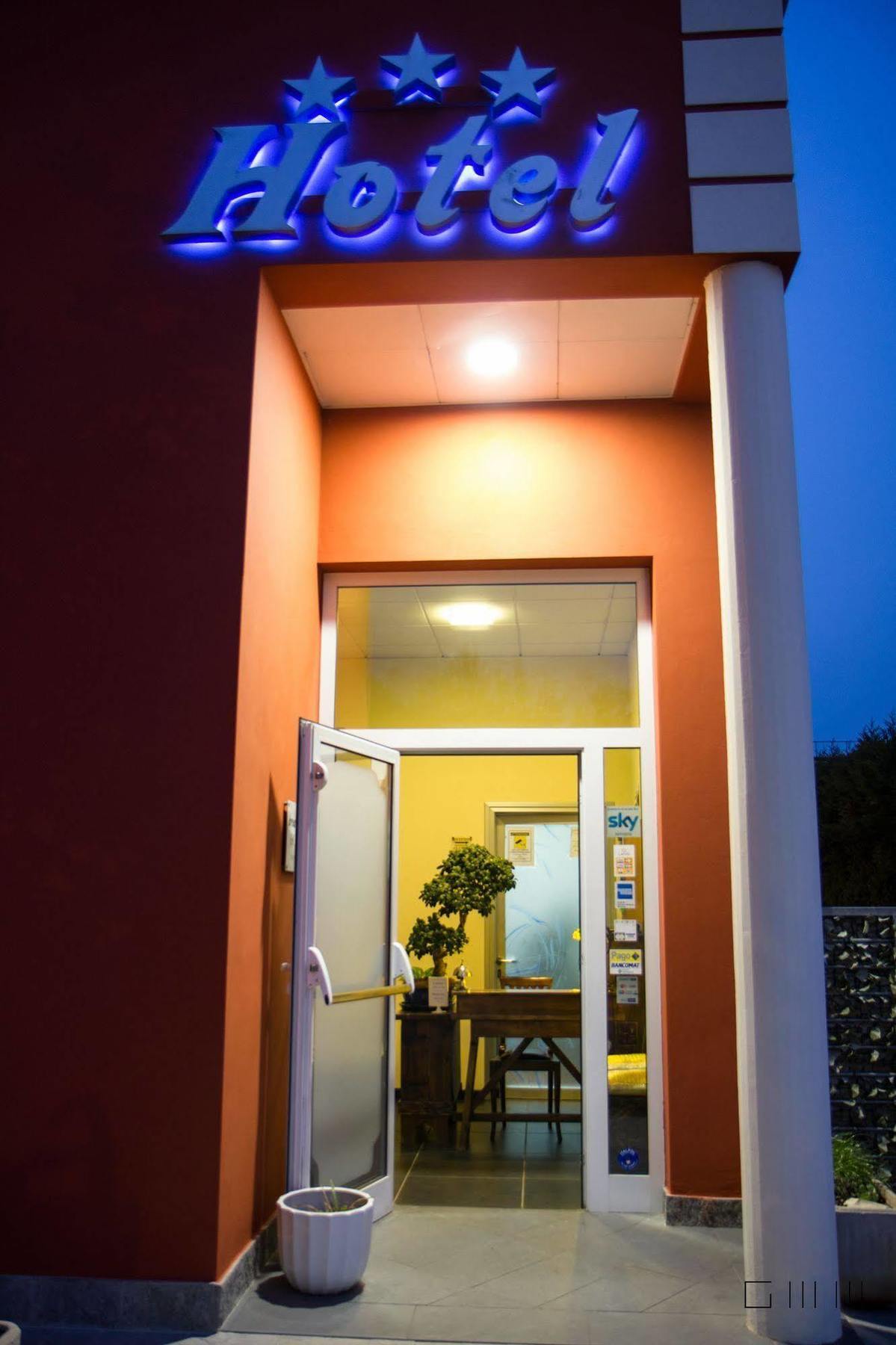 Hotel Break House Ristorante Терануова Брачолини Екстериор снимка