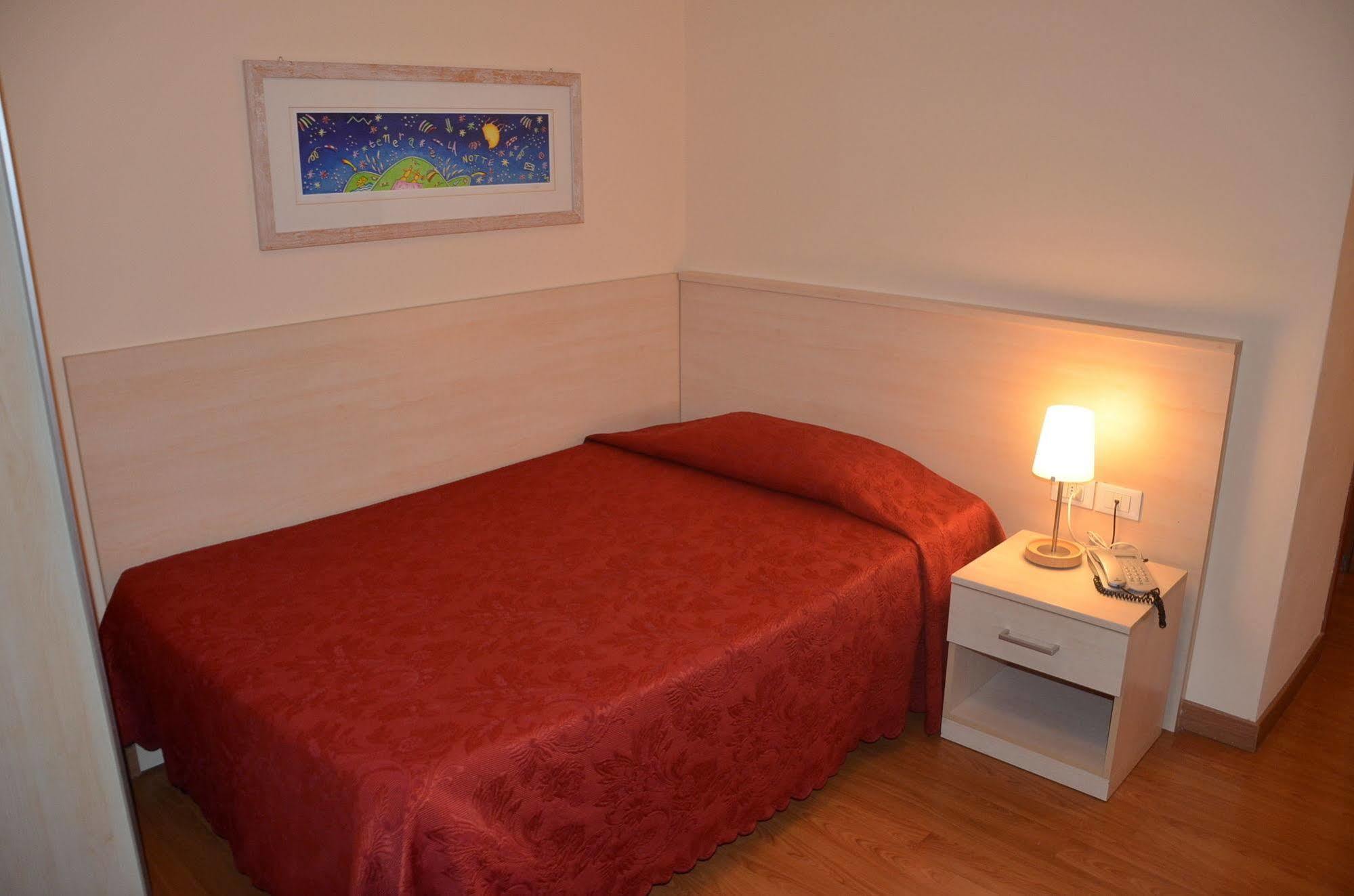 Hotel Break House Ristorante Терануова Брачолини Екстериор снимка