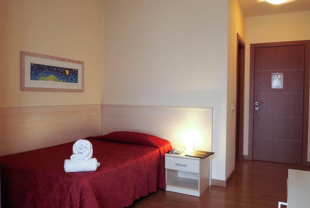 Hotel Break House Ristorante Терануова Брачолини Екстериор снимка